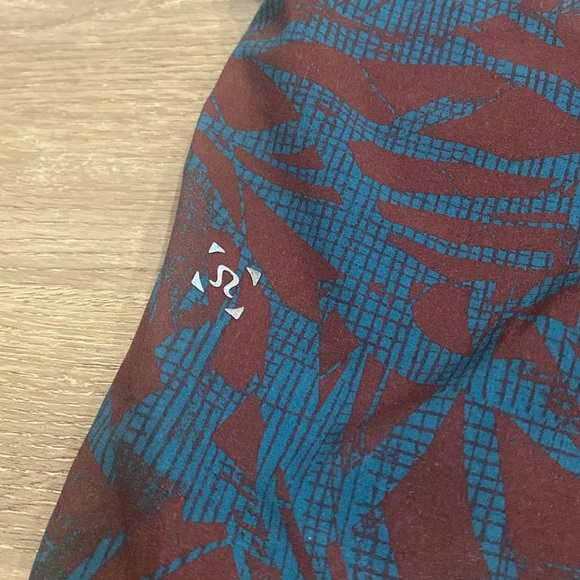 Mens lululemon reversible athletic shorts - Picture 2 of 8